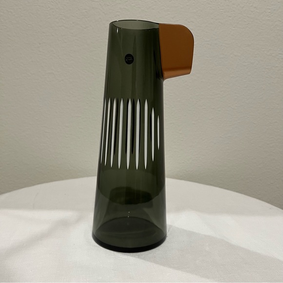 NWOT PARROT NUDE COLLECTION Carafe